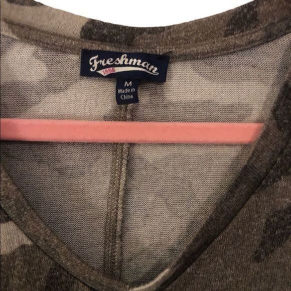 Freshman V-neck Knit Long Sleeve Camouflage Shirt Sweater Size Medium - Picture 4 of 5